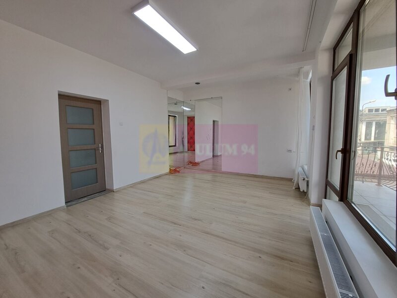 Vila P+3, 12 camere, 300 mp – birouri/clinica/locuinta, Timpuri Noi