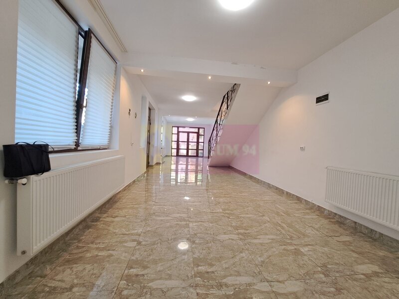 Vila P+3, 12 camere, 300 mp – birouri/clinica/locuinta, Timpuri Noi